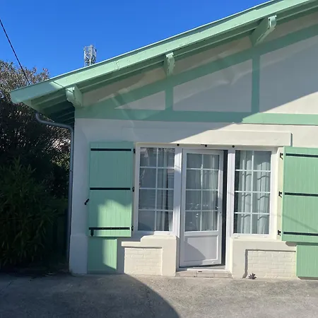 Holiday home Maison T3 Mitoyenne Avec Jacuzzi Et Jardin Arcachon